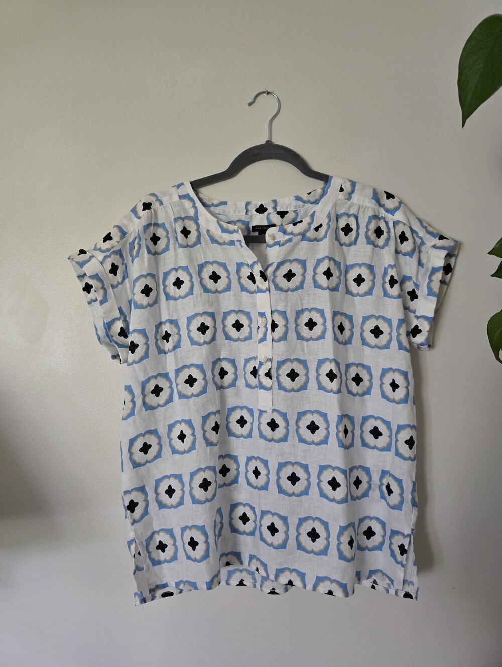New Ann Taylor XS Womens 100% Linen Top Size XS Relax Fit Lightweight Breathable
